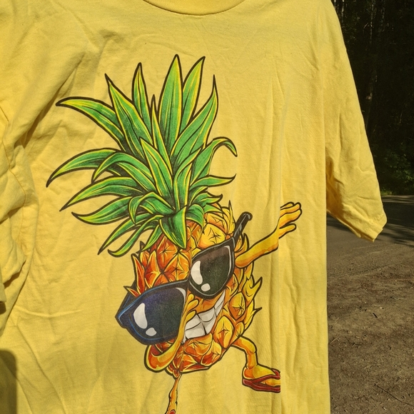 🍀3/15 Yellow Pineapple Graphic Men's T-Shirt🍍 - Picture 2 of 3